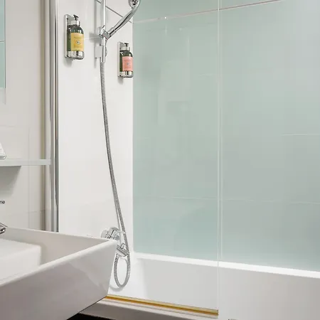 Courcelles Etoile Hotel