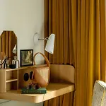 Courcelles Etoile Hotel